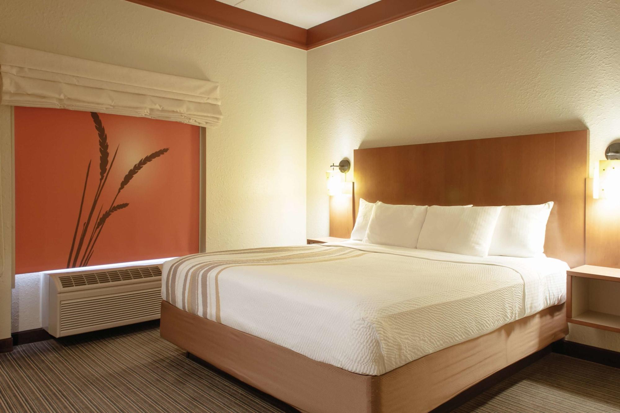 La Quinta By Wyndham Memphis Primacy Parkway Hotel Exterior photo