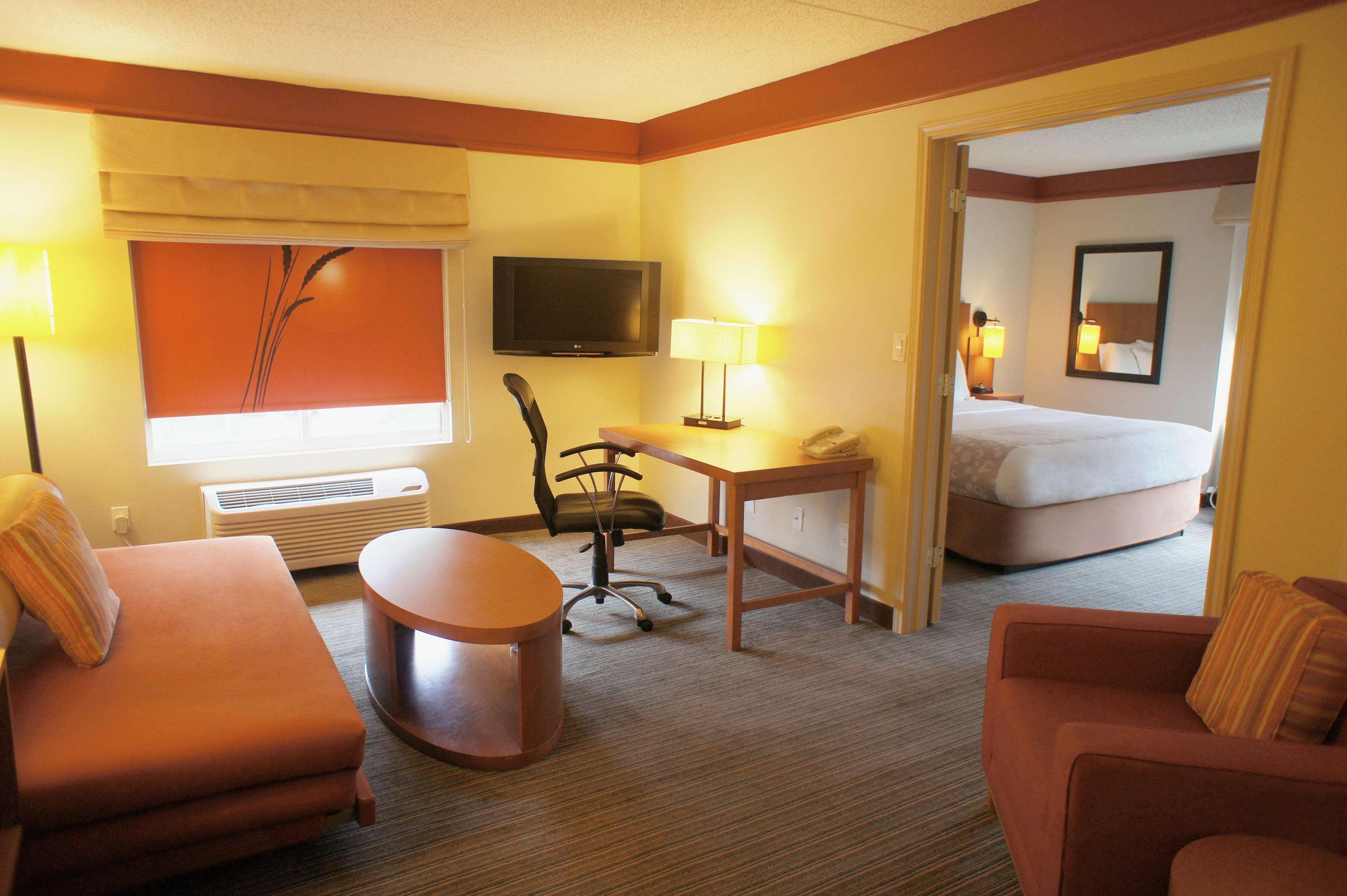 La Quinta By Wyndham Memphis Primacy Parkway Hotel Exterior photo