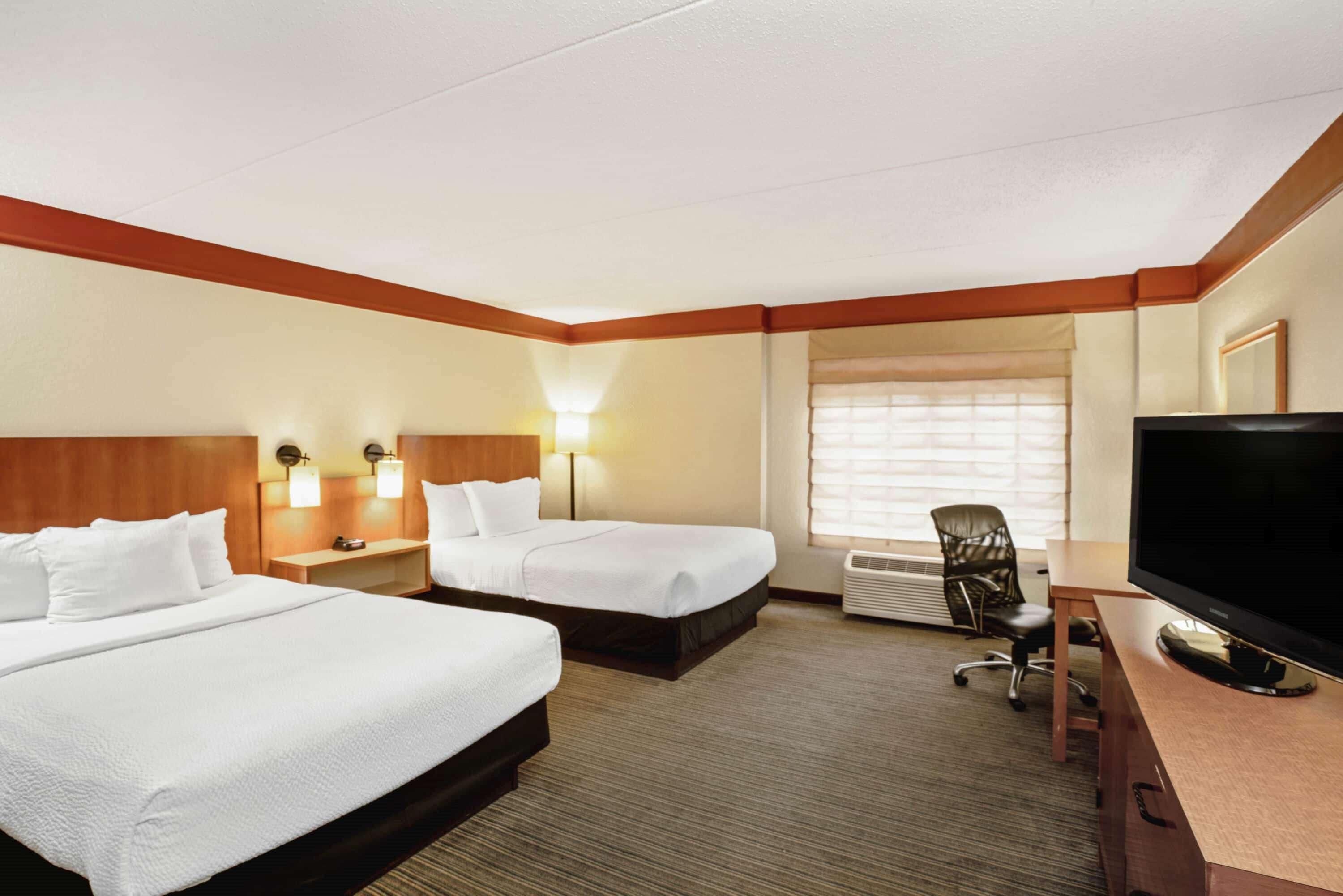 La Quinta By Wyndham Memphis Primacy Parkway Hotel Exterior photo