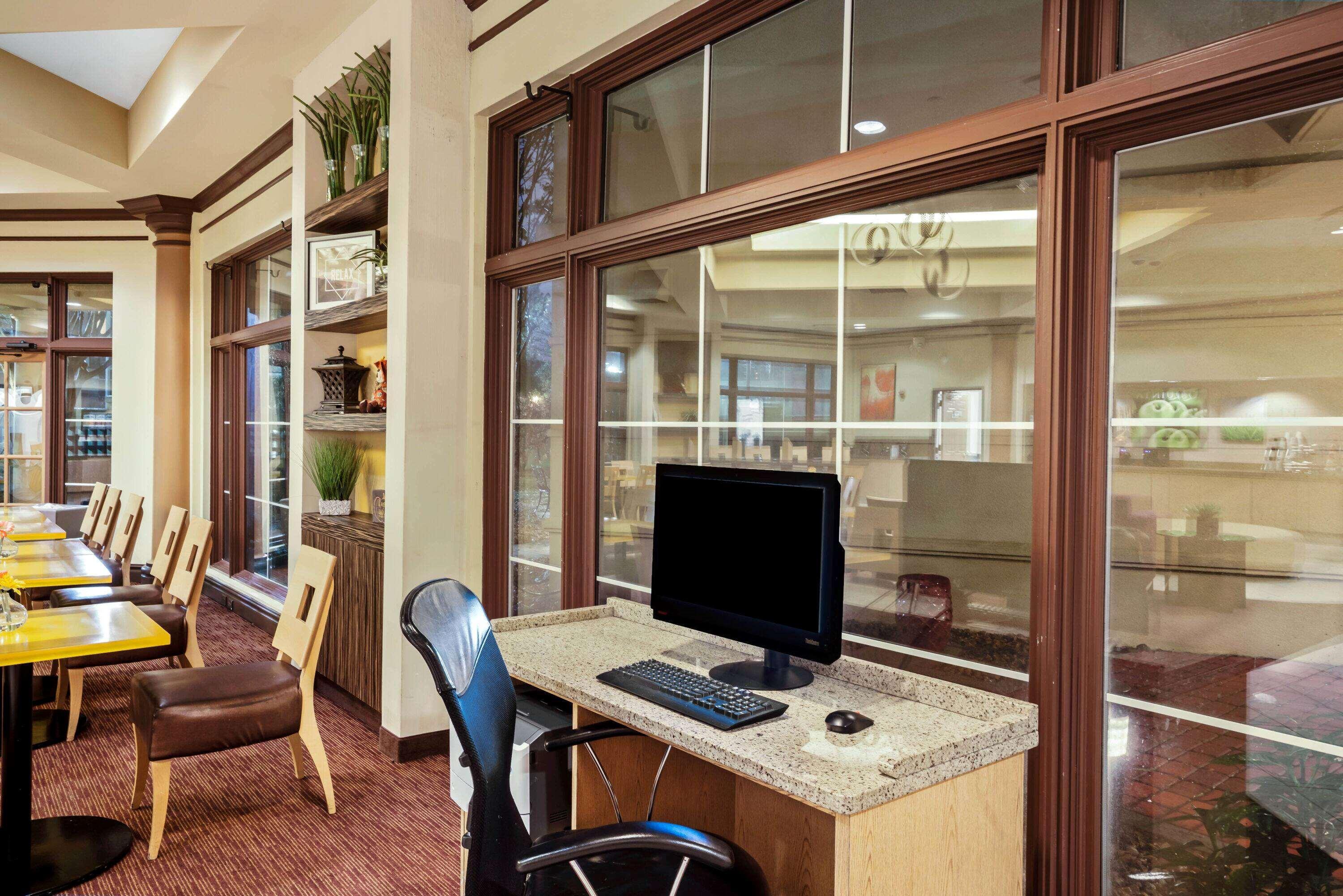 La Quinta By Wyndham Memphis Primacy Parkway Hotel Exterior photo